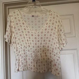 SO Ivory V-Neck Short Sleeve Peplum Blouse with Rust Diamond Print
